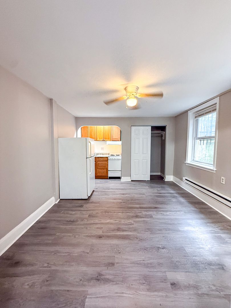 1131 Spruce St #1R, Philadelphia, PA 19107 MAP