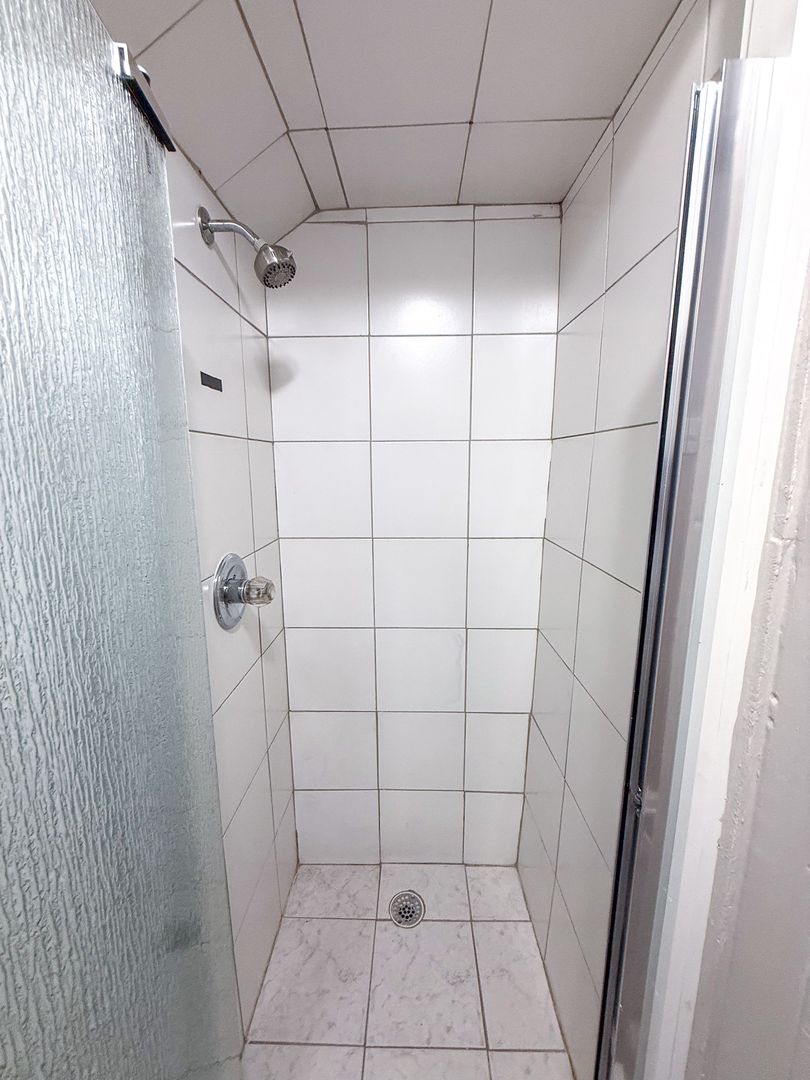 1131 Spruce St #1R, Philadelphia, PA 19107 MAP
