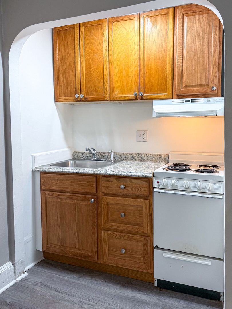 1131 Spruce St #1R, Philadelphia, PA 19107 MAP