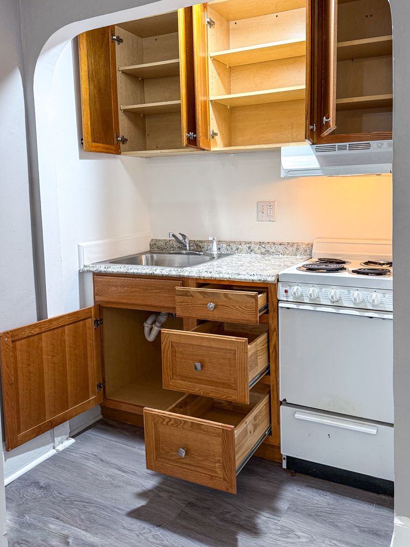 1131 Spruce St #1R, Philadelphia, PA 19107 MAP